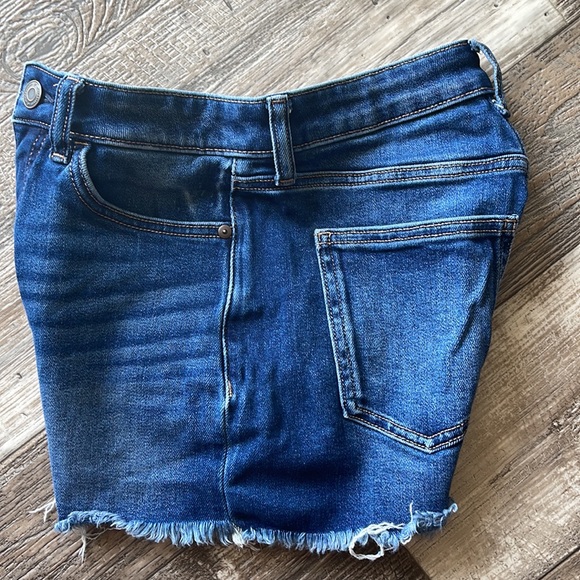 LC, LAUREN CONRAD HIGH RISE CUT OFF SHORTS, 2 - Picture 8 of 12